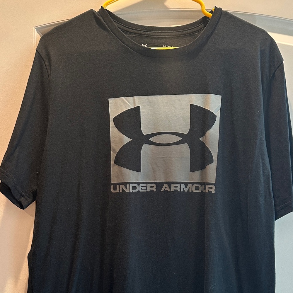 Under Armour Black Short-Sleeve Tee with Silver Logo